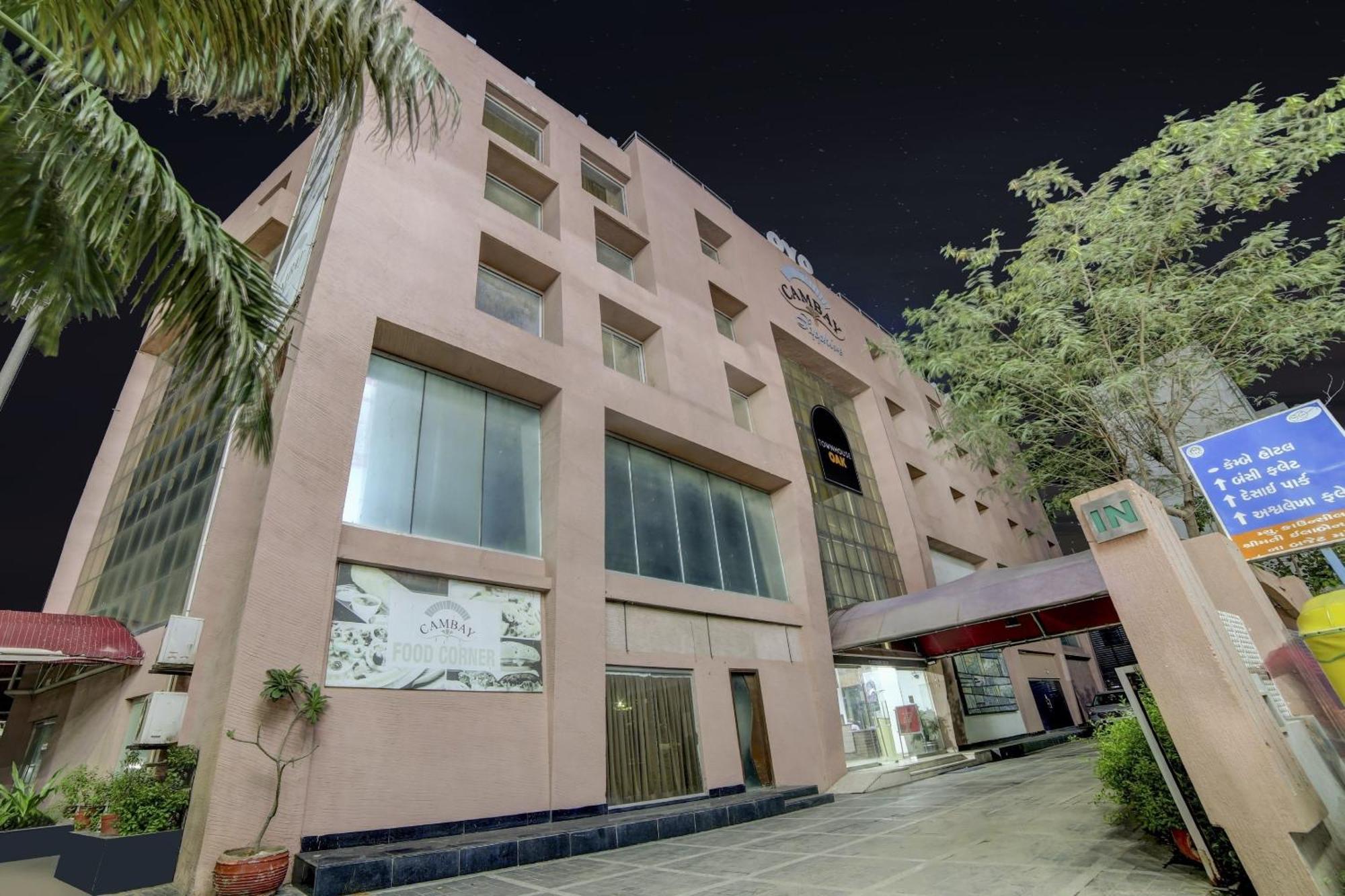 Collection O Cambay Sapphire Hotel Sarkhej Buitenkant foto