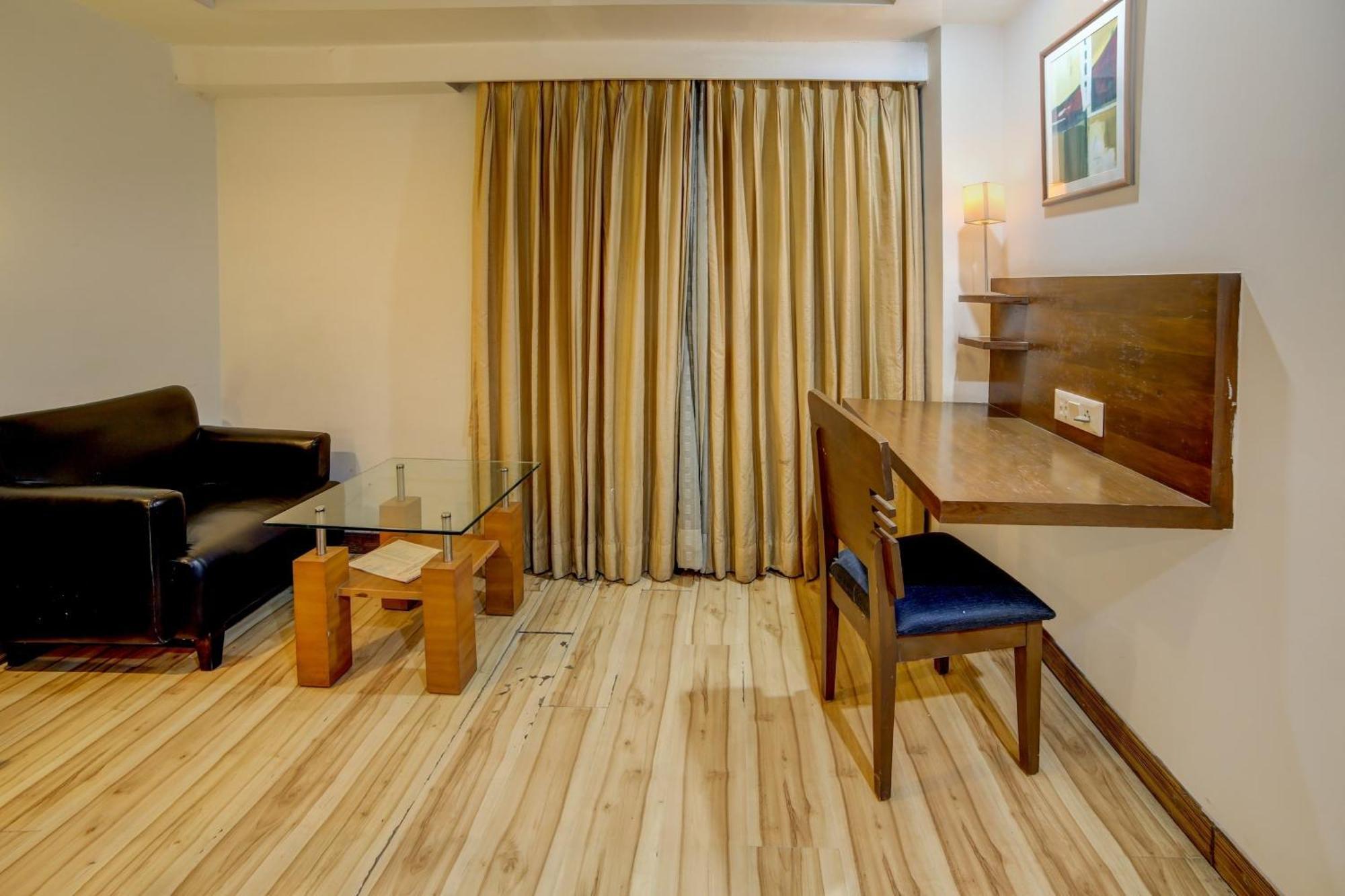Collection O Cambay Sapphire Hotel Sarkhej Buitenkant foto