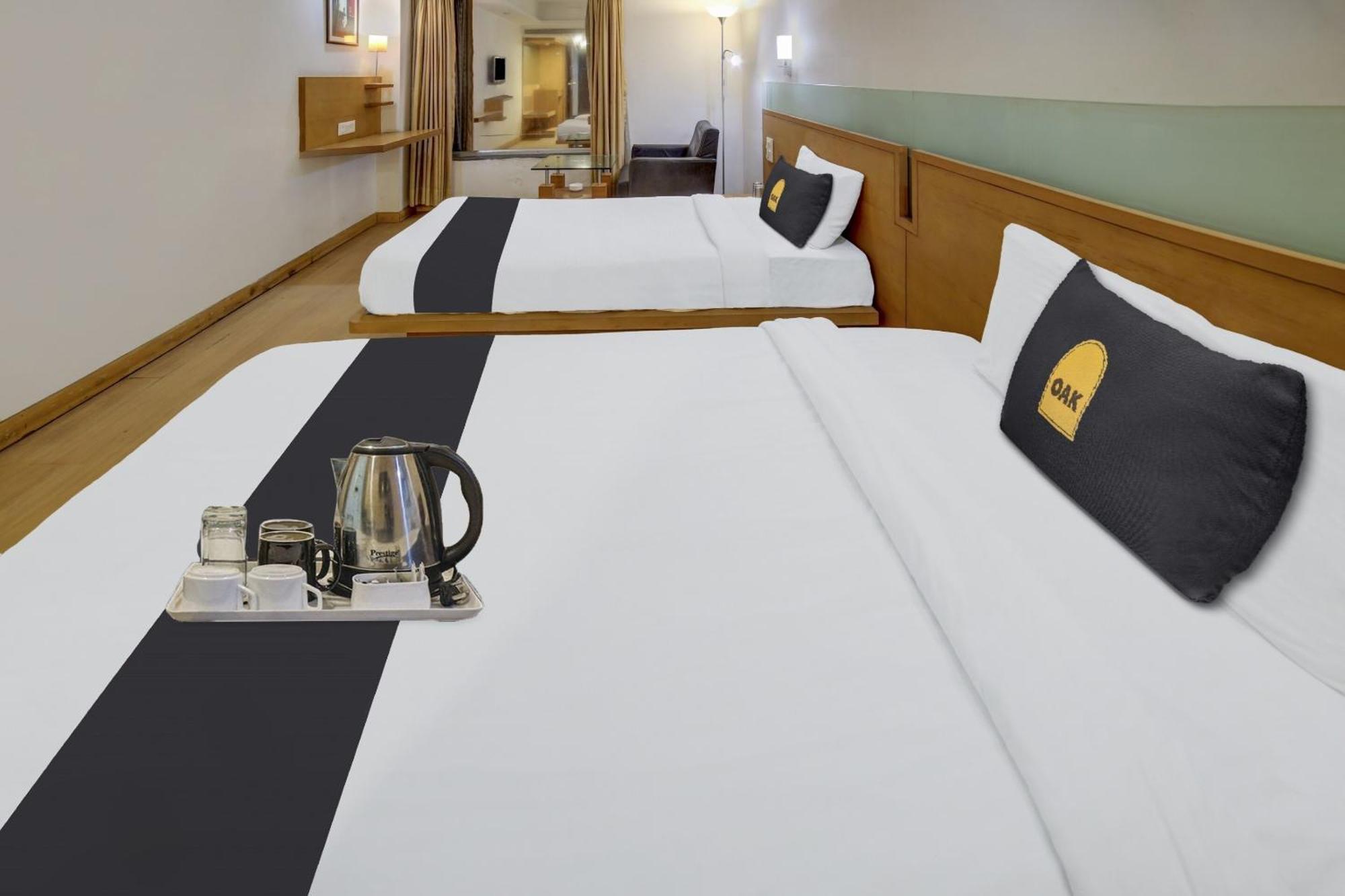 Collection O Cambay Sapphire Hotel Sarkhej Buitenkant foto
