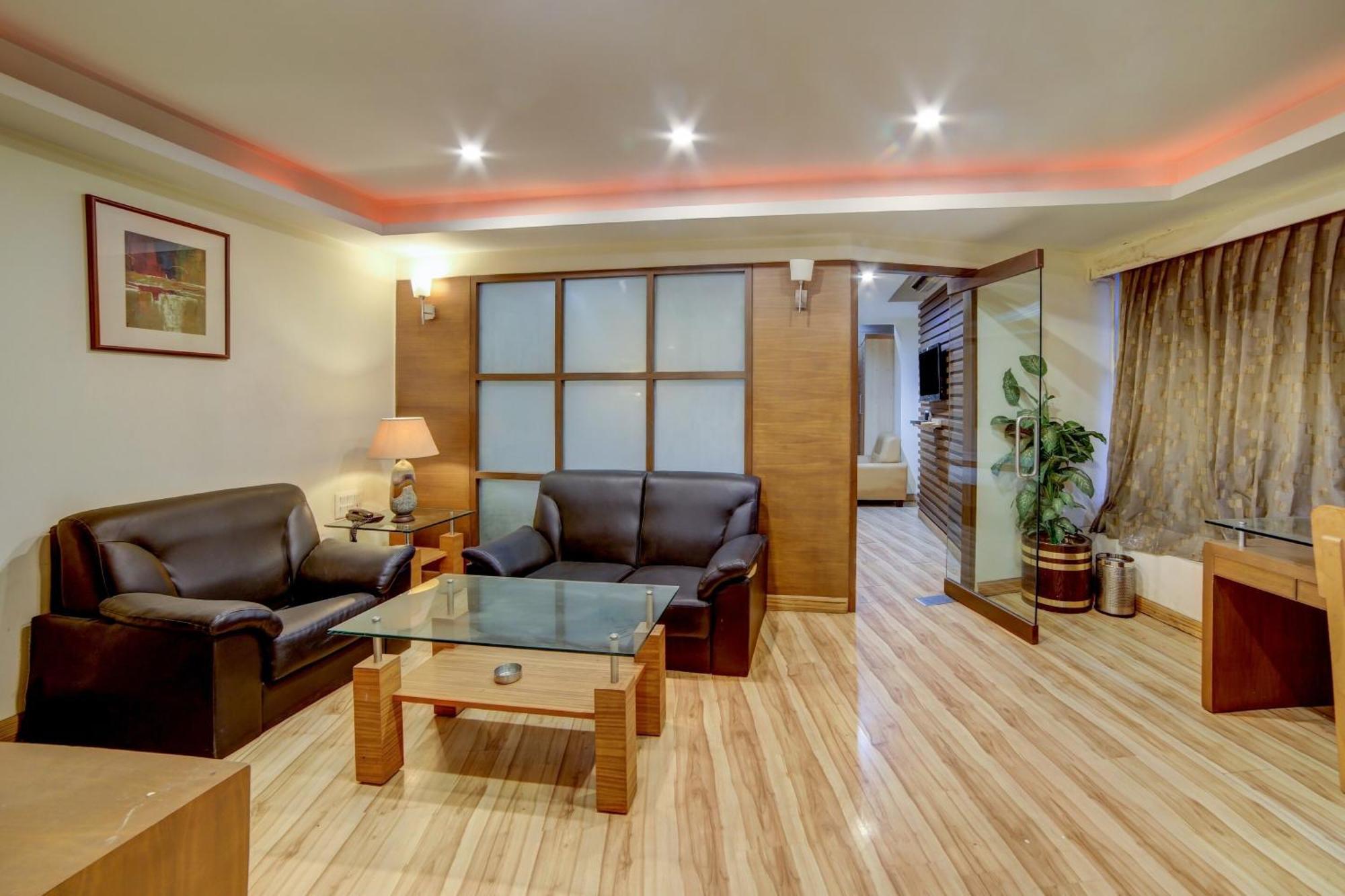 Collection O Cambay Sapphire Hotel Sarkhej Buitenkant foto