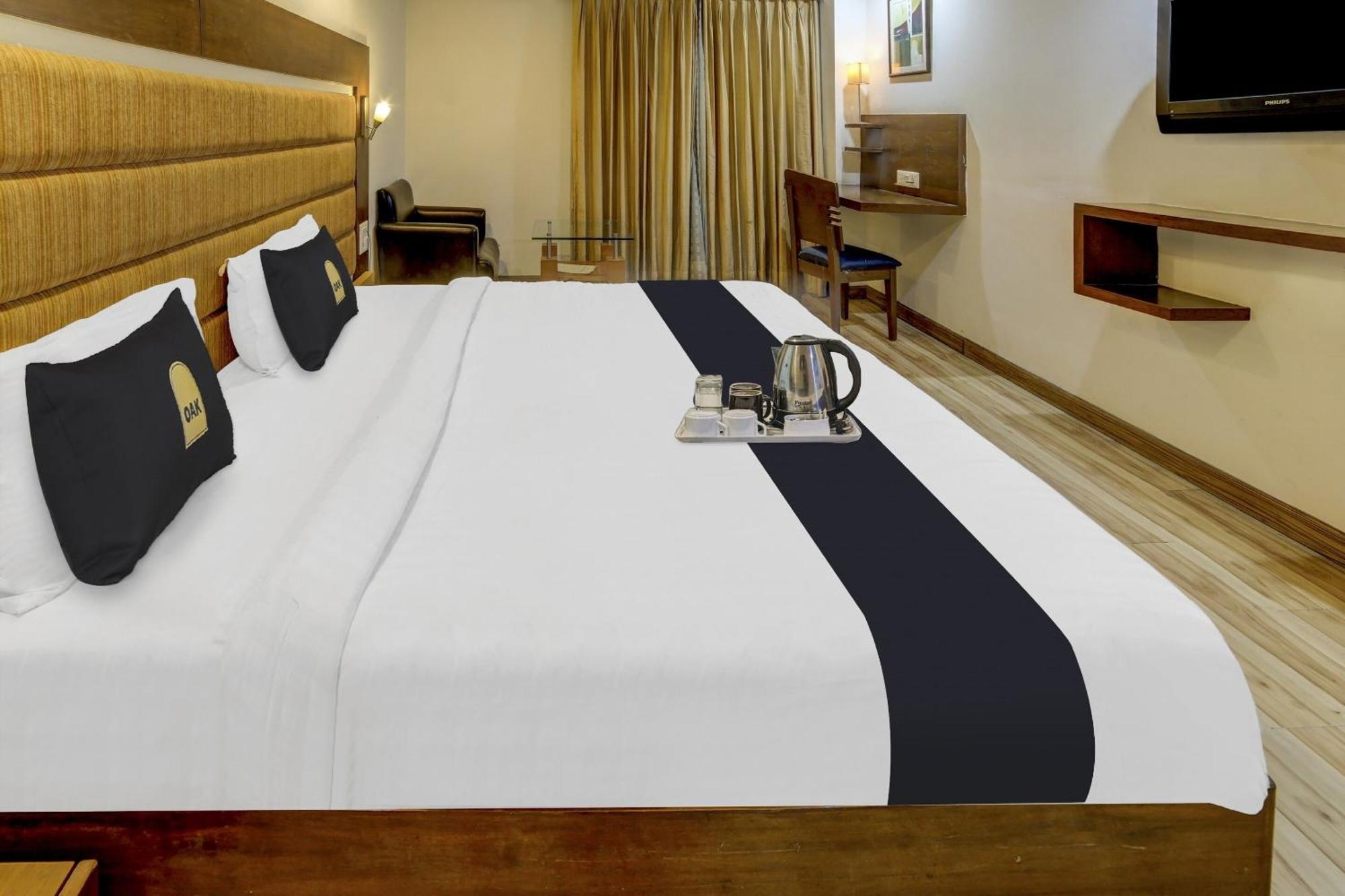 Collection O Cambay Sapphire Hotel Sarkhej Buitenkant foto