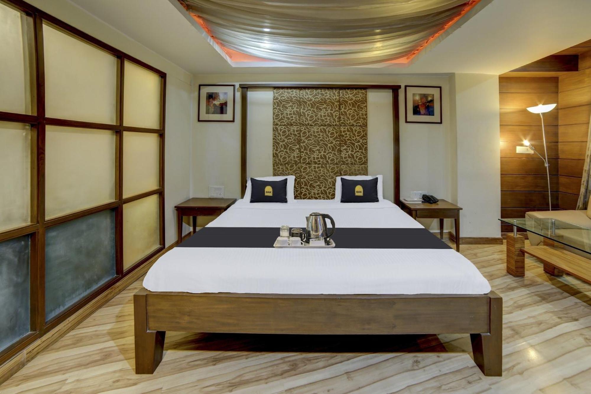 Collection O Cambay Sapphire Hotel Sarkhej Buitenkant foto