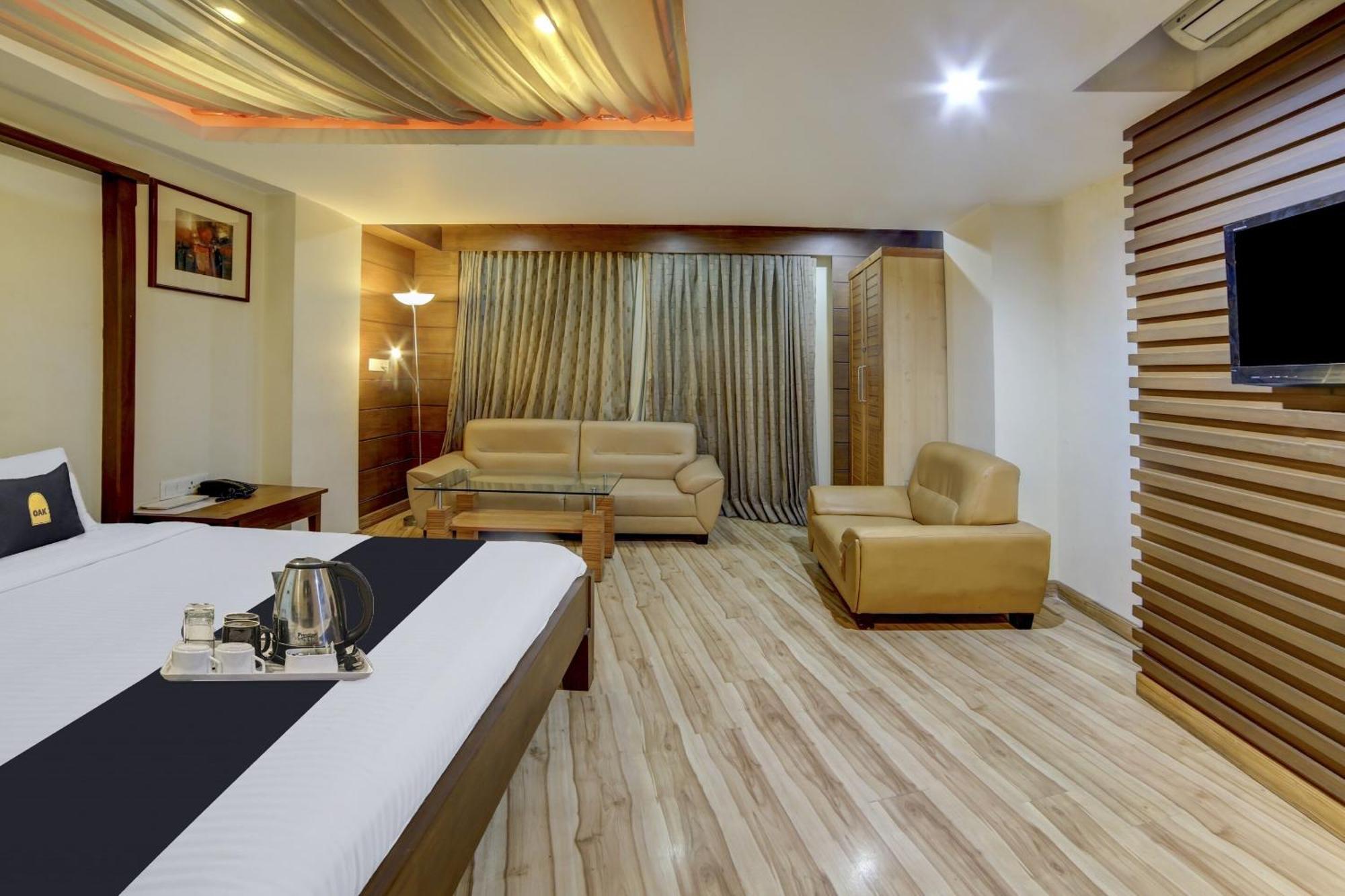 Collection O Cambay Sapphire Hotel Sarkhej Buitenkant foto