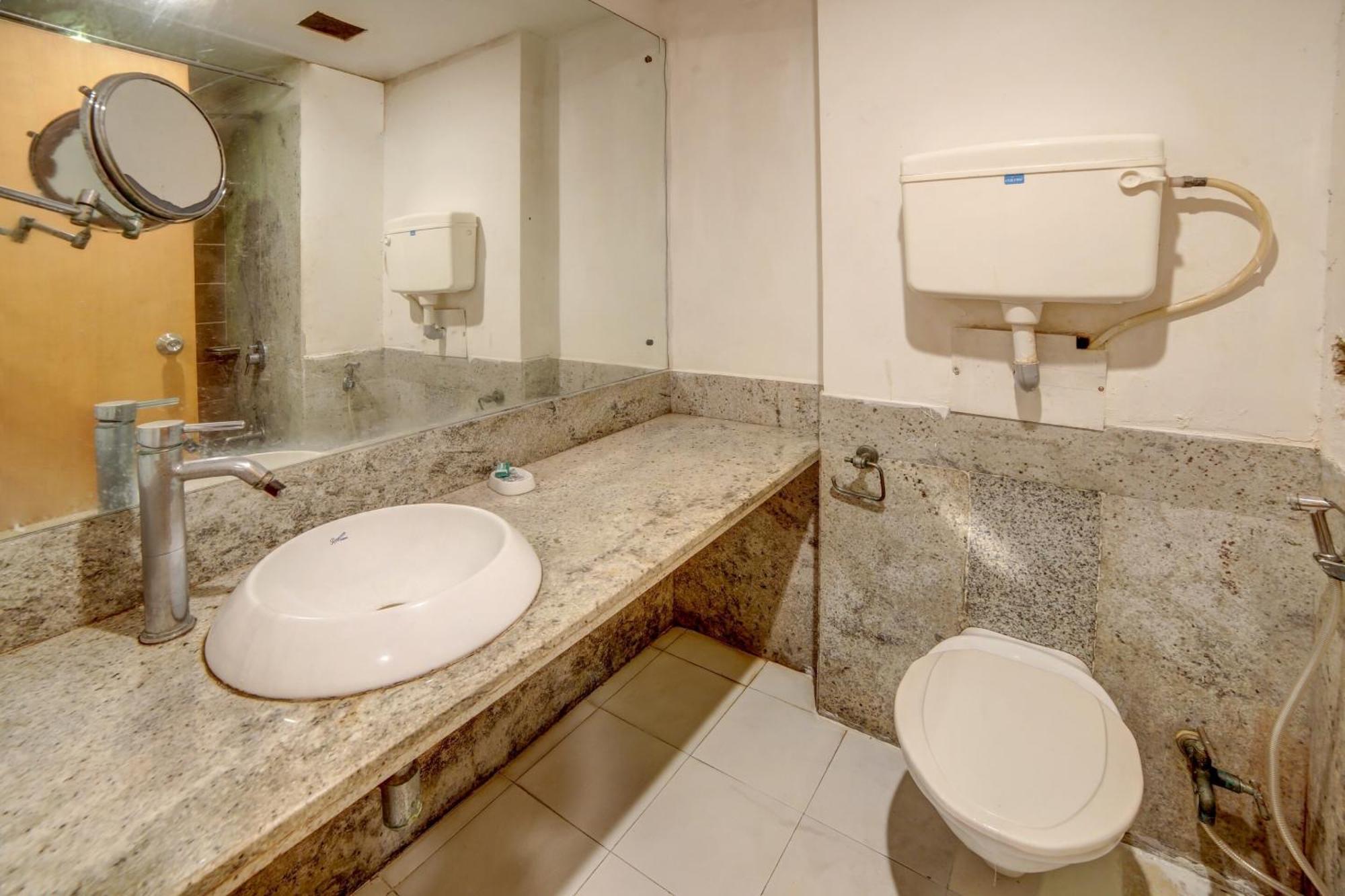 Collection O Cambay Sapphire Hotel Sarkhej Buitenkant foto